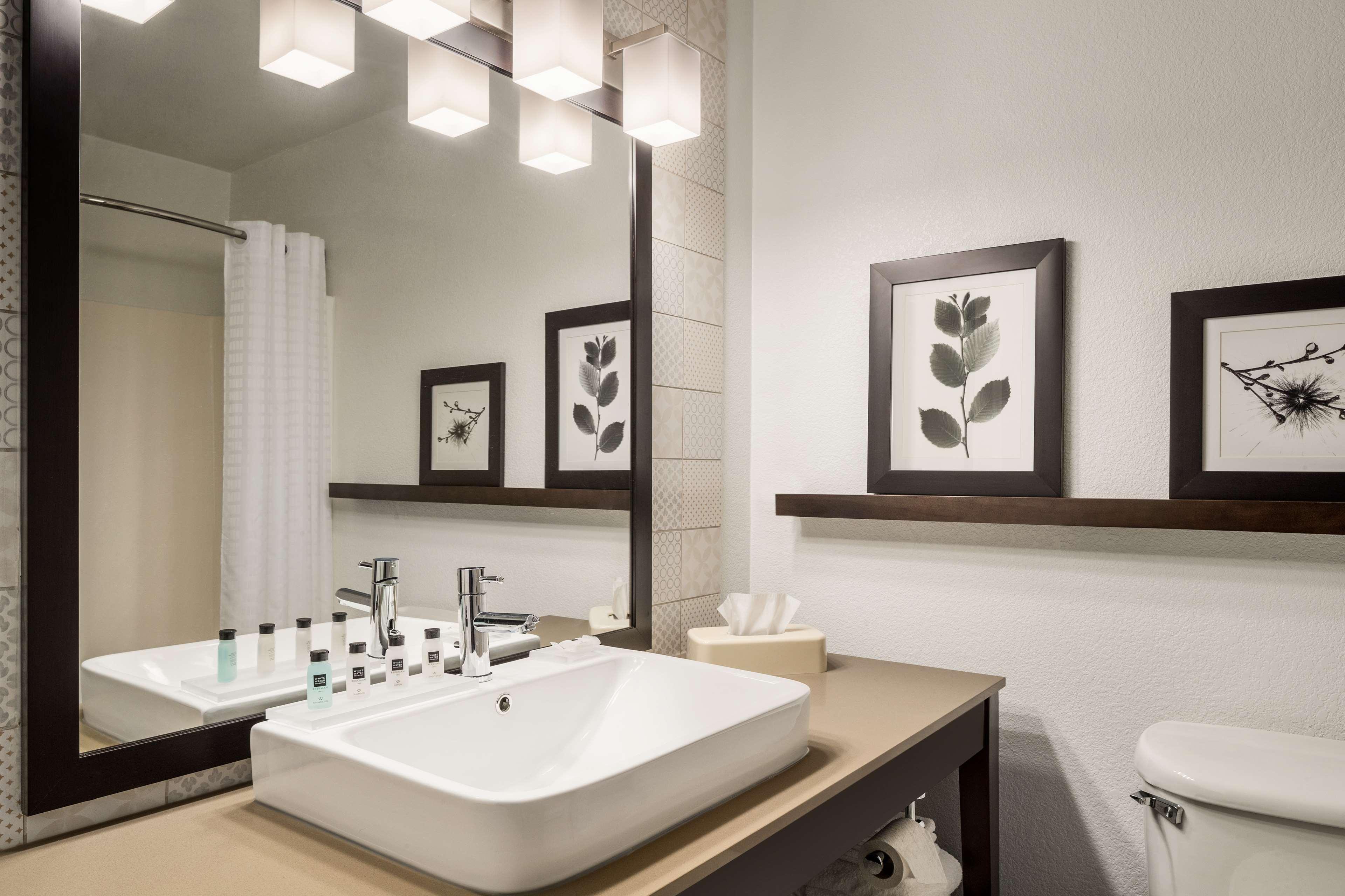 Country & By Radisson, Novi, Mi 2*