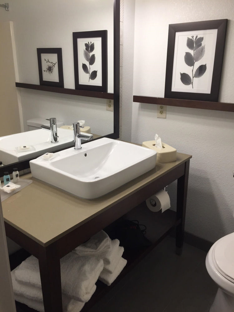 Hotel Country & By Radisson, Novi, Mi Novi