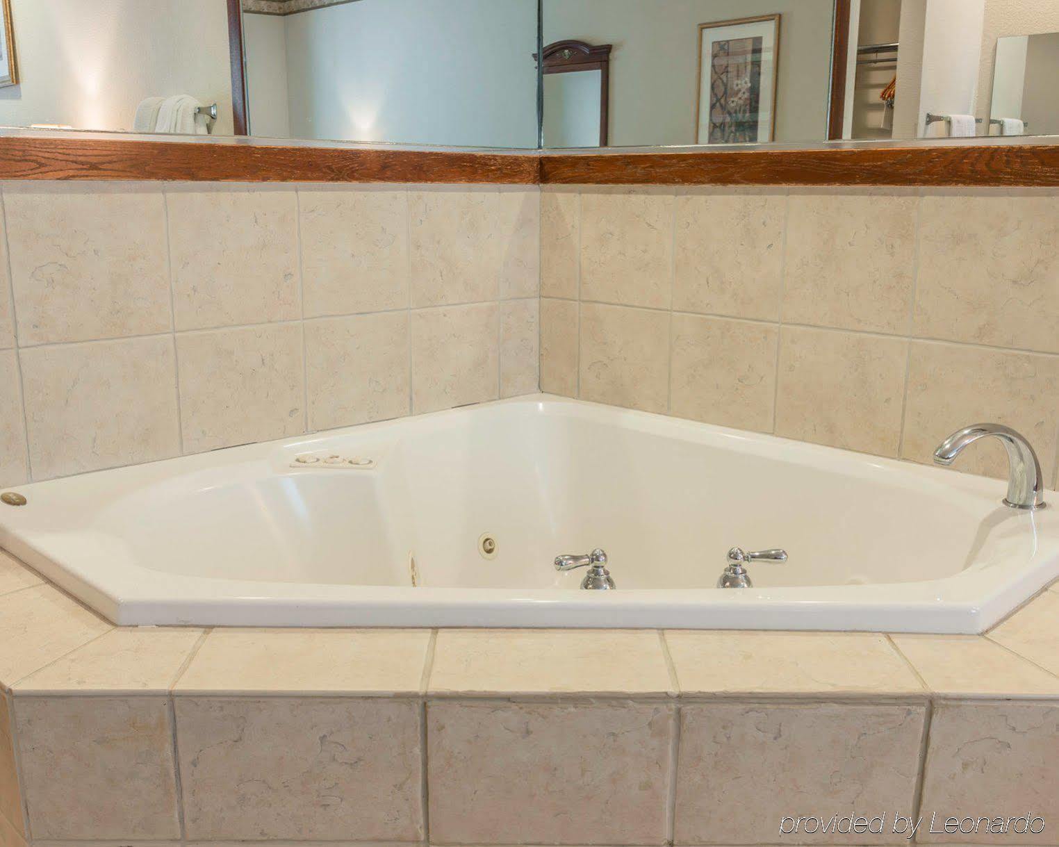 Hotel Country & By Radisson, Novi, Mi