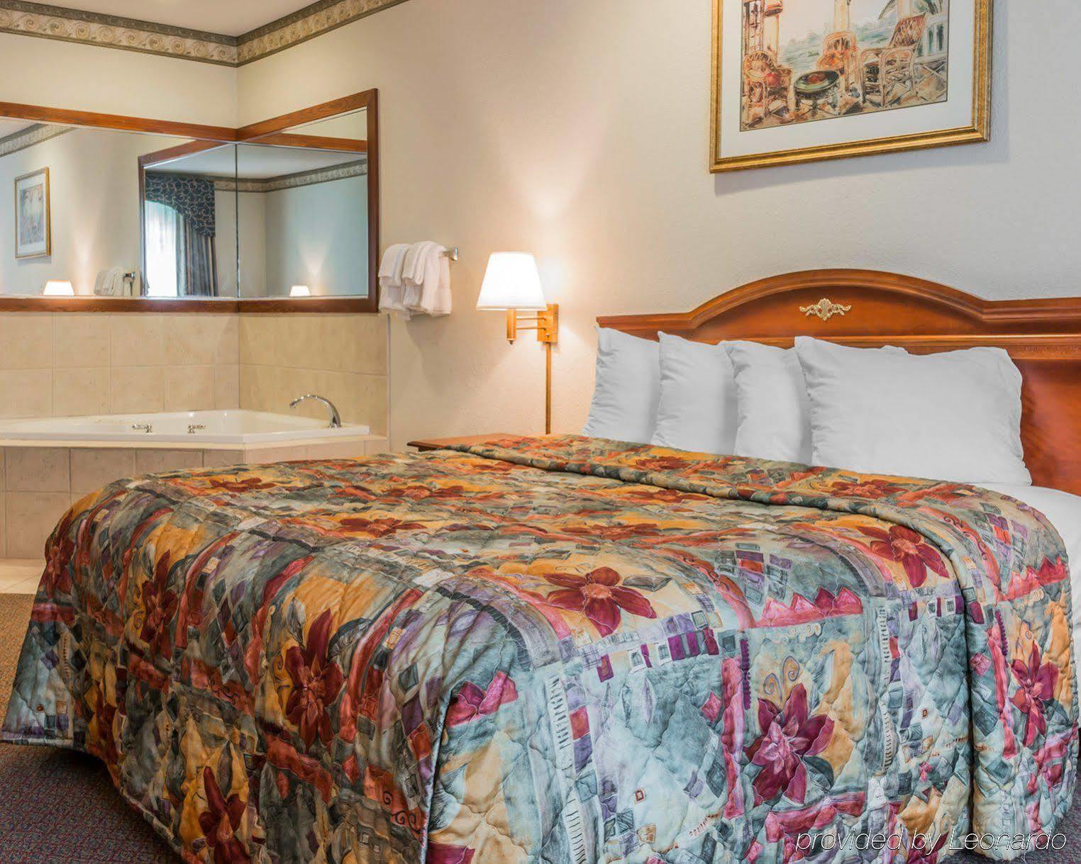Country & By Radisson, Novi, Mi