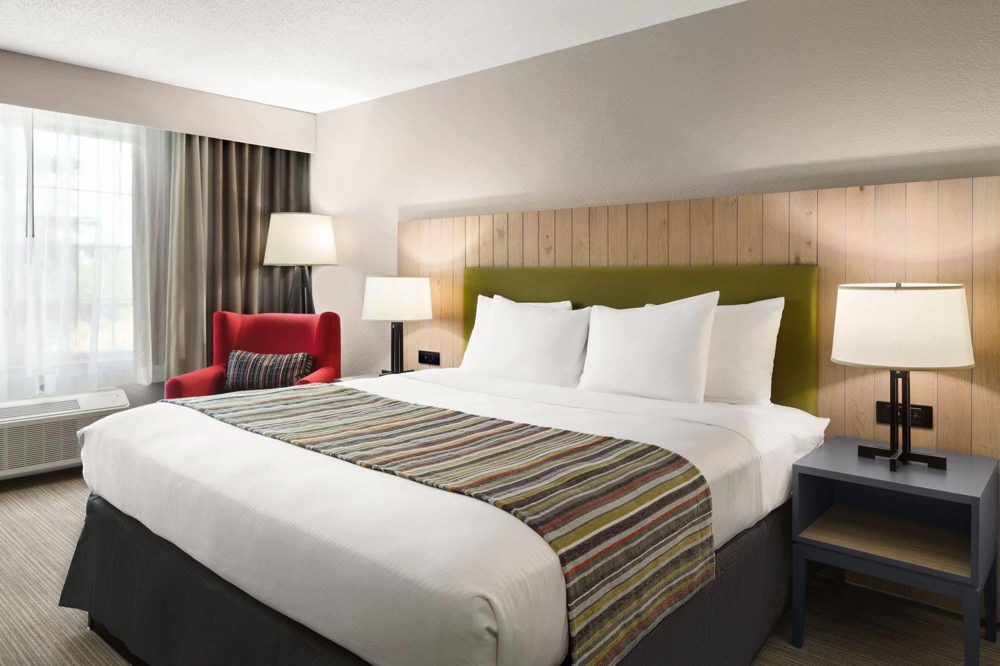 Country & By Radisson, Novi, Mi Novi