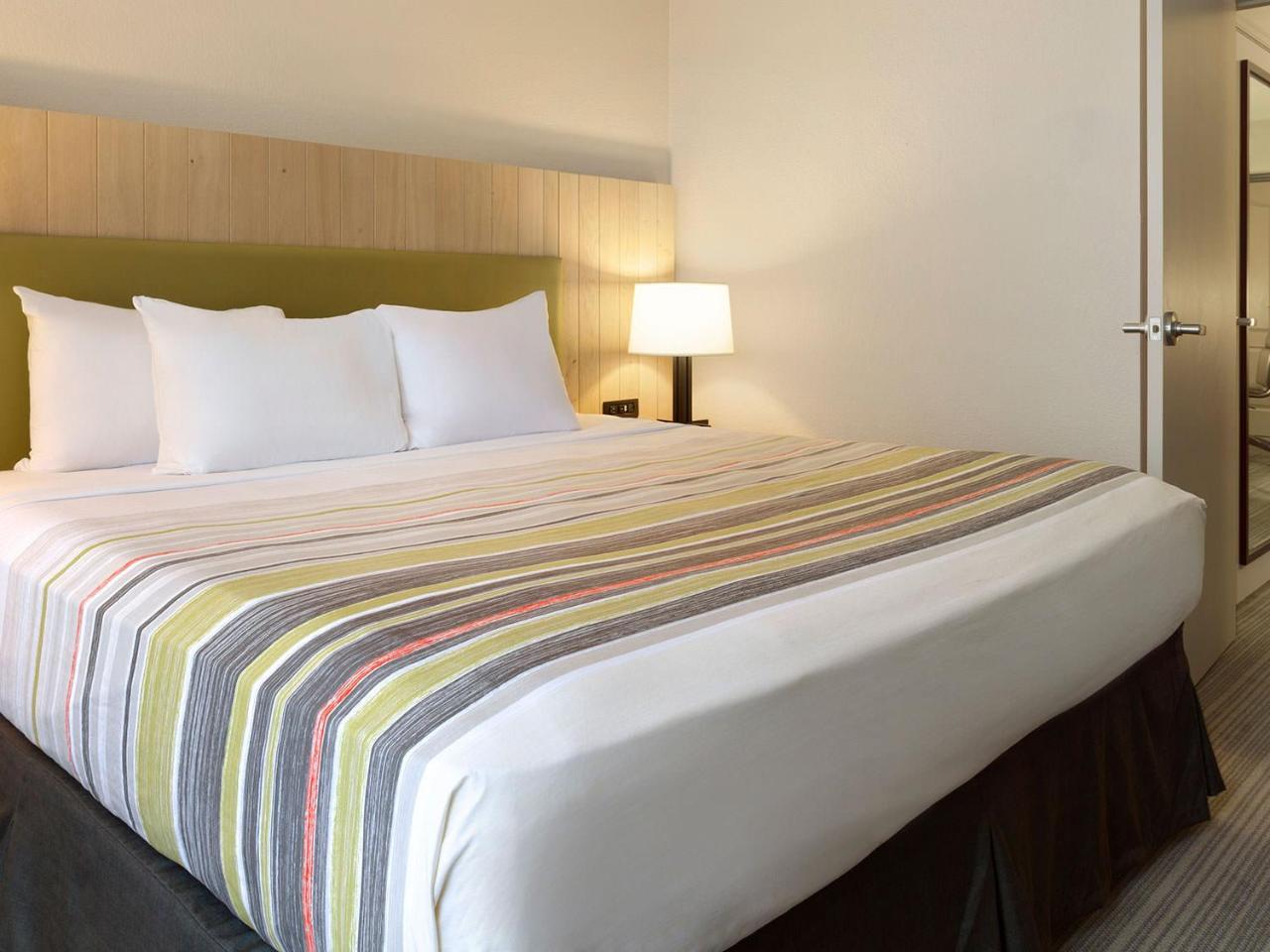 Country & By Radisson, Novi, Mi Hotel